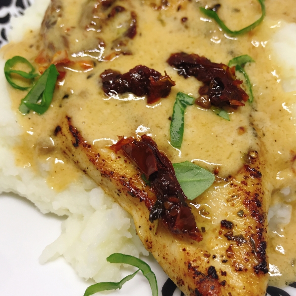 Skillet Chicken with Sun-Dried Tomato Sauce