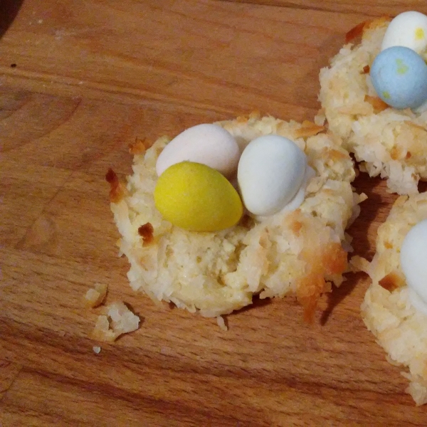 Almond Macaroon Nests