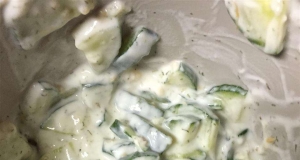 Persian Cucumber Yogurt (Maast-o Khiar)