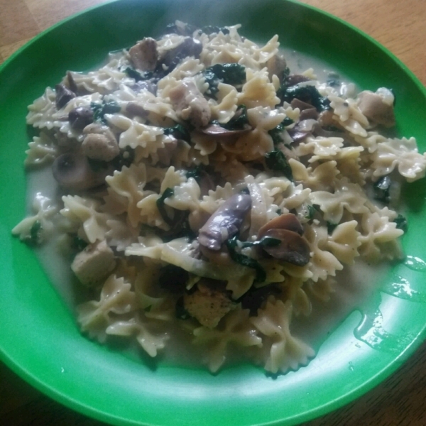 Creamy Chicken, Mushroom, and Spinach Pasta