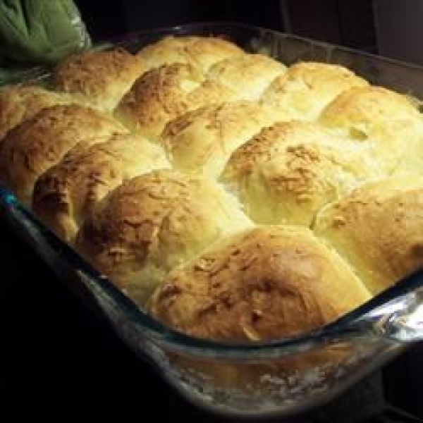 Pani Popo (Hawaiian Coconut Bread)