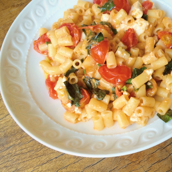 Easy Feta Tomato Pasta