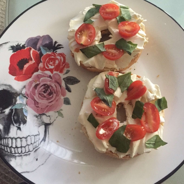 Queenie's Killer Tomato Bagel Sandwich