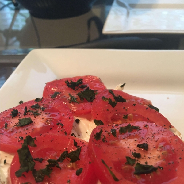 Queenie's Killer Tomato Bagel Sandwich