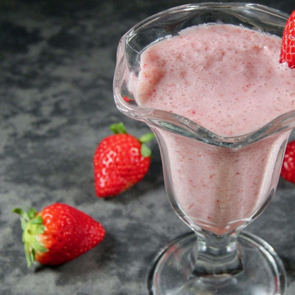 Skinny Strawberry Milkshake
