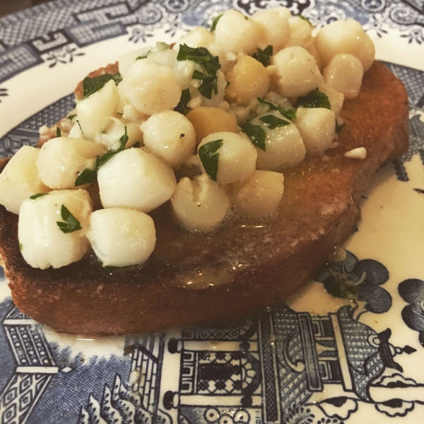 Bay Scallops with Garlic Parsley Butter Sauce