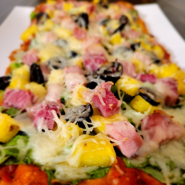 Hawaiian-Inspired Pineapple-Ham Flatbread