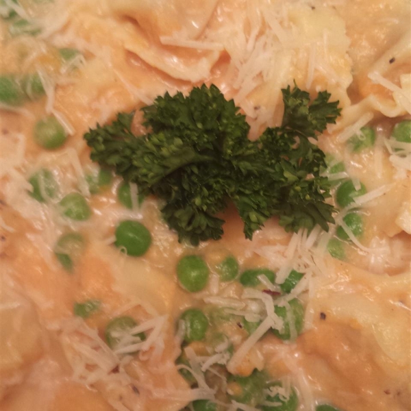 Tortellini with Pumpkin Sauce and Peas