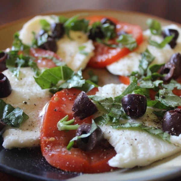 Tomozzakala Salad