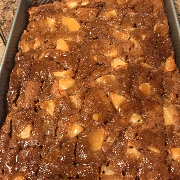 Best Moist Apple Cake