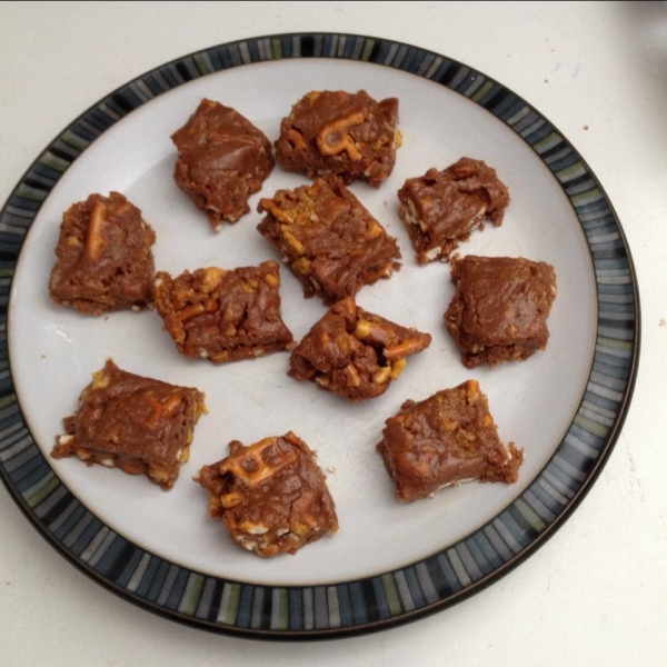 Easy No-Bake Butterfinger® and Peanut Butter Pretzel Bars