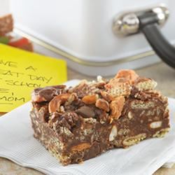Easy No-Bake Butterfinger® and Peanut Butter Pretzel Bars
