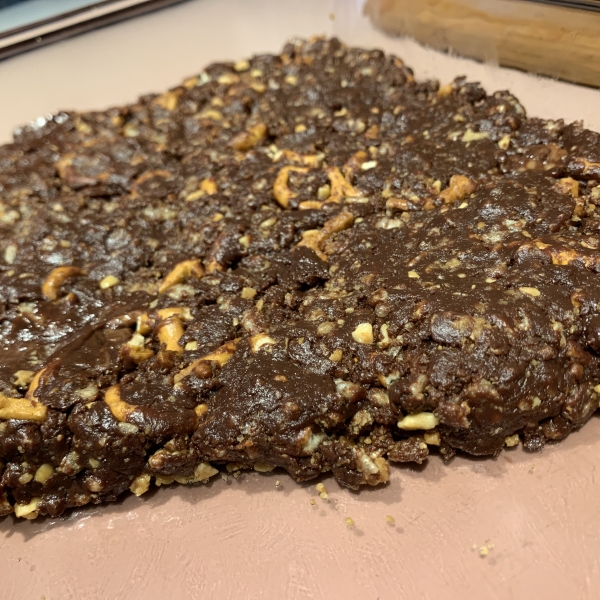 Easy No-Bake Butterfinger® and Peanut Butter Pretzel Bars
