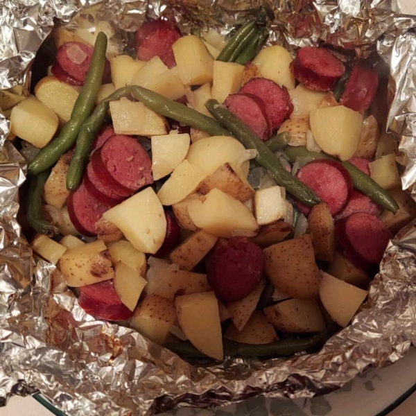 Grilled Sausage with Potatoes and Green Beans