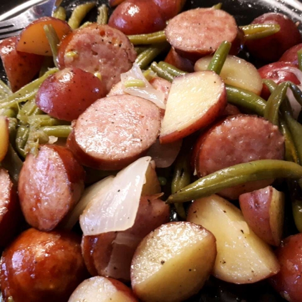 Grilled Sausage with Potatoes and Green Beans