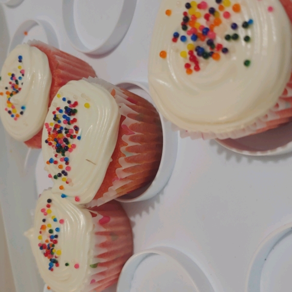 White Chocolate Strawberry Cake