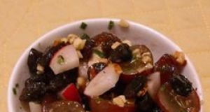 Balsamic Grape and Walnut Salad