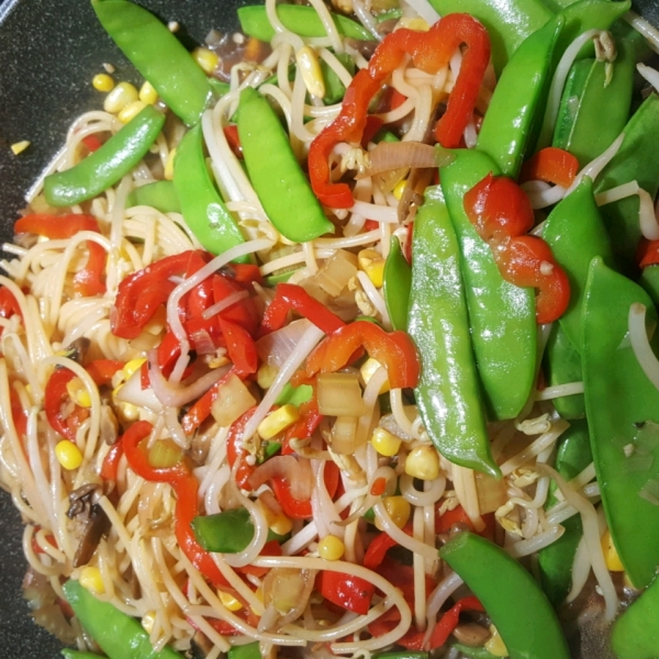 Vegetable Lo Mein Delight