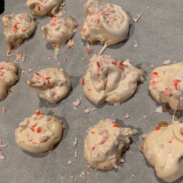 Peppermint Meringue Cookies