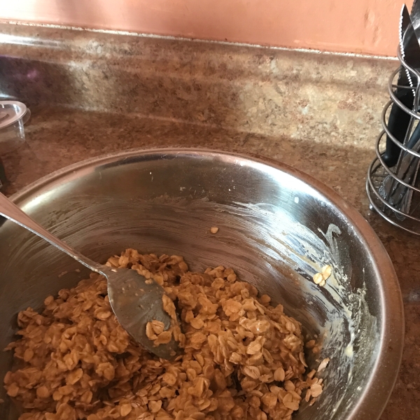 Mama's Chewy Oatmeal Cookies