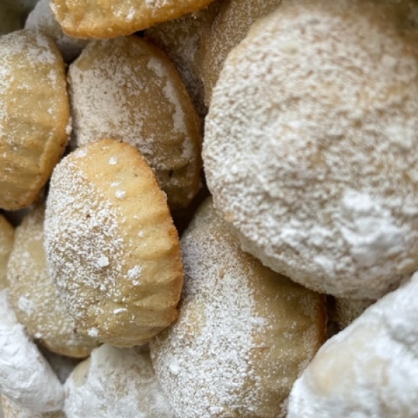 Ma'amoul (Lebanese Date Cookies)
