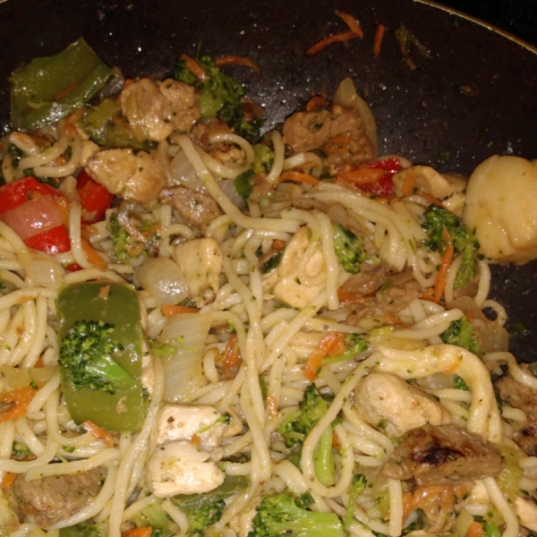 Family Favorite Chicken Lo Mein