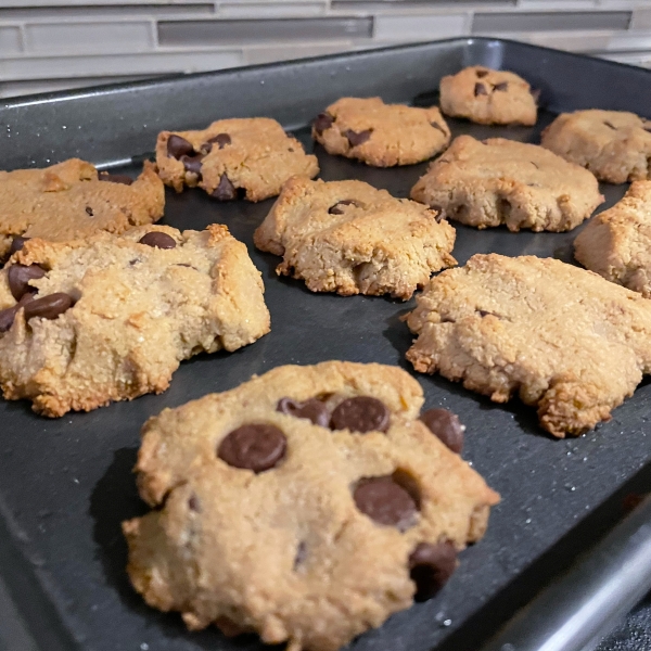 Gluten-Free Almond Flour Chocolate Chip Cookies