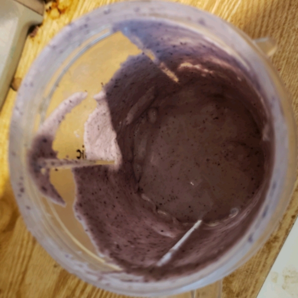 Almond Butter and Blueberry Smoothie