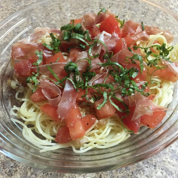 Summer Fresh Pasta with Tomatoes and Prosciutto