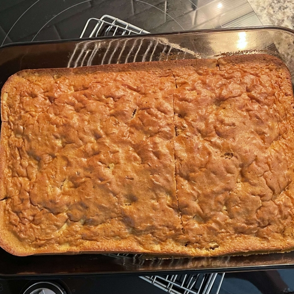 Super Duper Easy Apple Cake