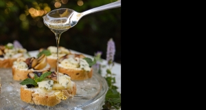 Blue Cheese and Grilled Pear Crostini