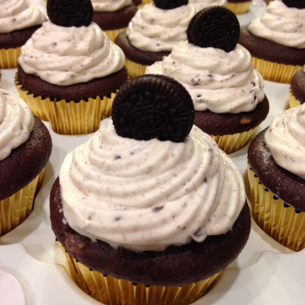 Mini OREO Surprise Cupcakes