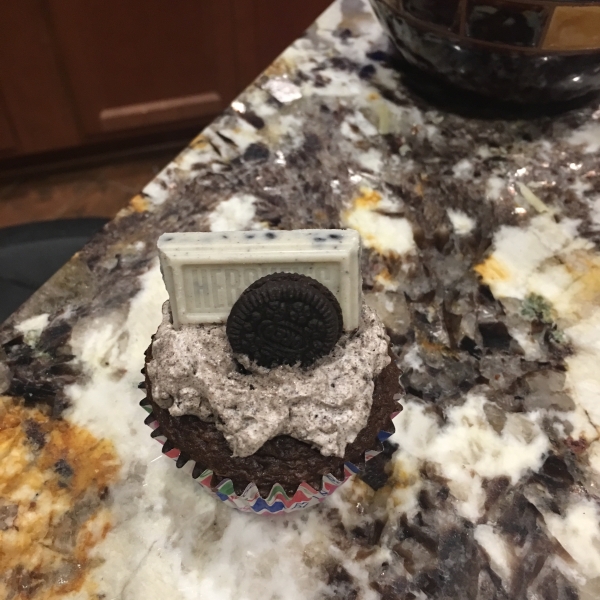 Mini OREO Surprise Cupcakes
