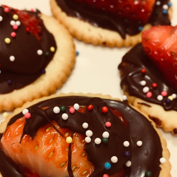RITZ Strawberry Hearts