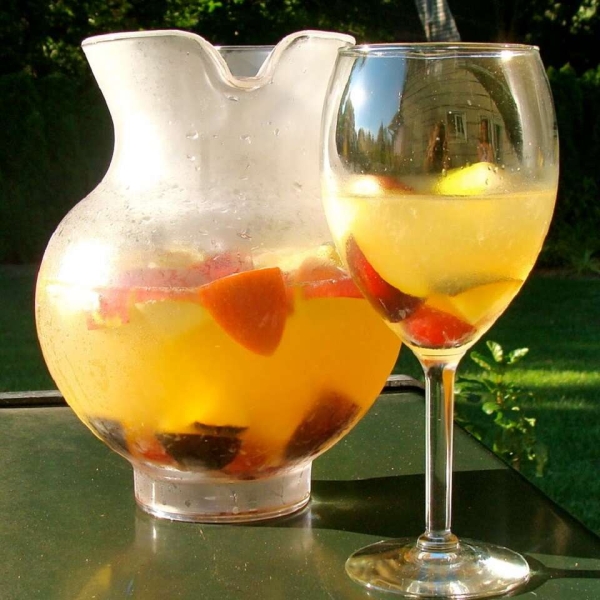 White Peachy Sangria