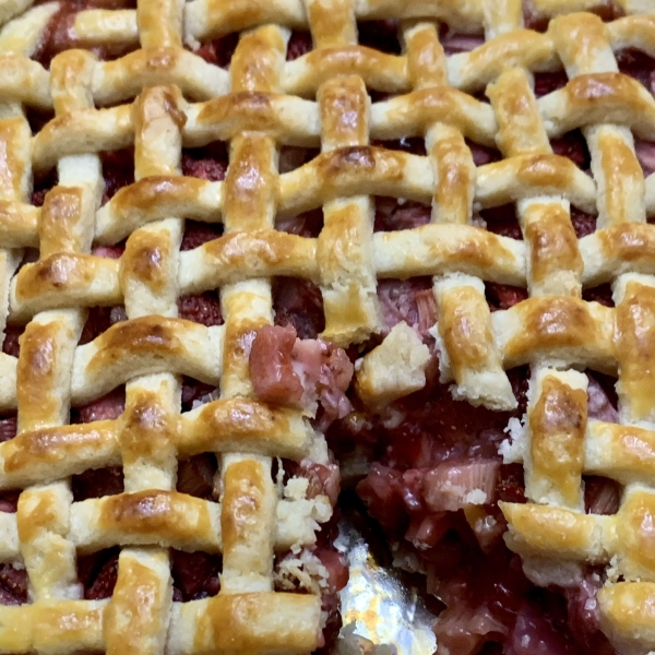 Favorite Strawberry Rhubarb Pie