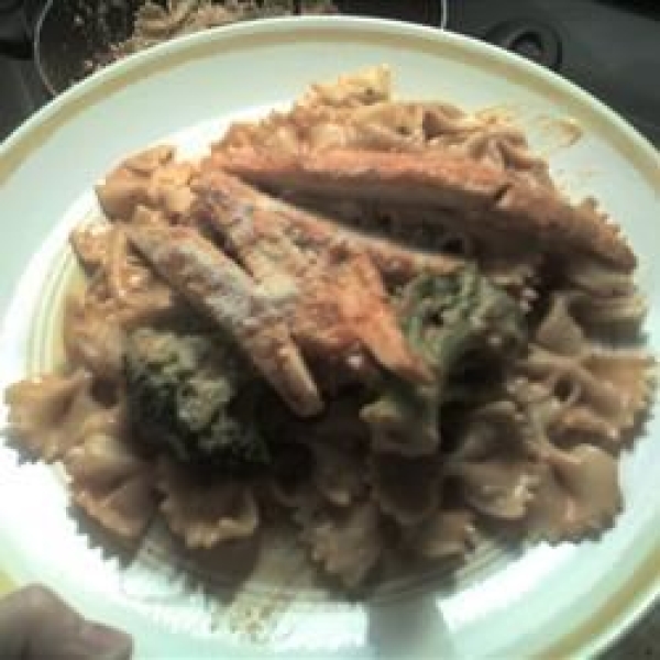Creamy Bow-Tie Pasta with Chicken and Broccoli