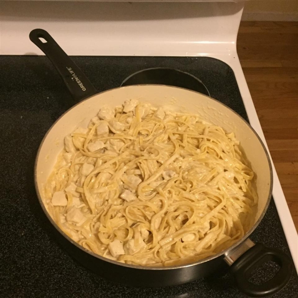 Easy Weeknight Creamy Chicken Alfredo
