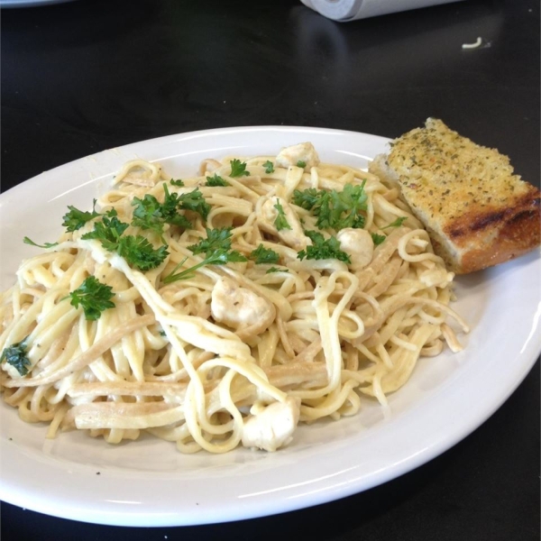 Easy Weeknight Creamy Chicken Alfredo