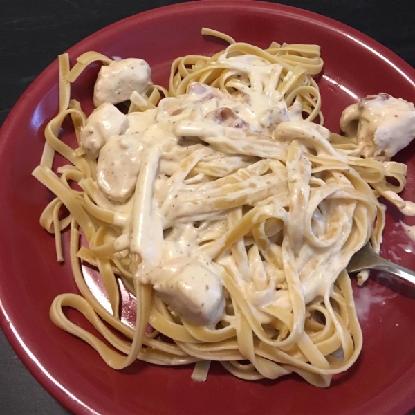 Easy Weeknight Creamy Chicken Alfredo