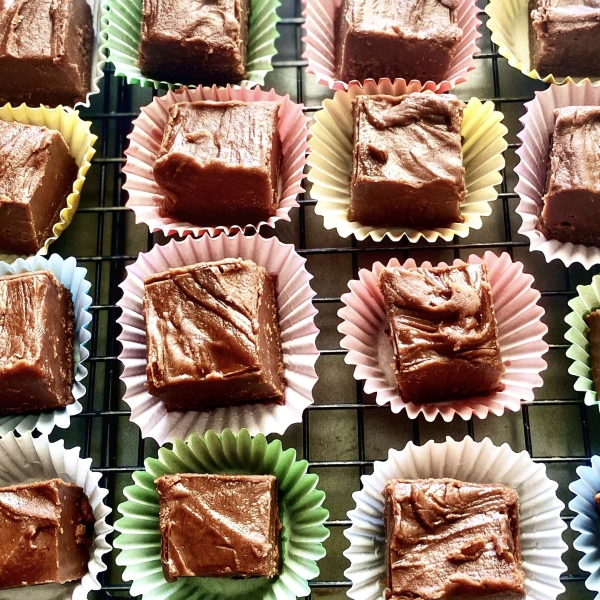 Simple and Amazing Peanut Butter-Chocolate Fudge