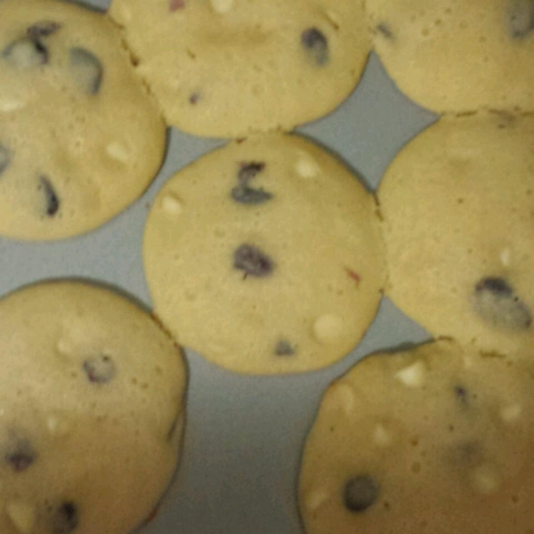 Rich White Chocolate Cranberry Cookies