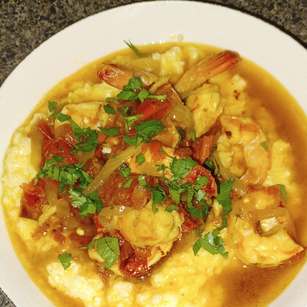 Garlic Cheese Grits with Shrimp