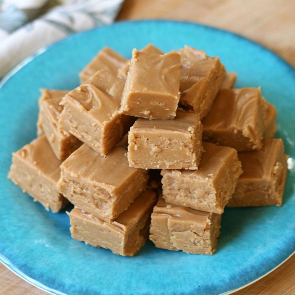 Easy Two-Ingredient Peanut Butter Fudge