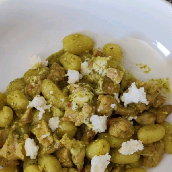 Gnocchi with Chicken, Pesto and Fresh Mozzarella