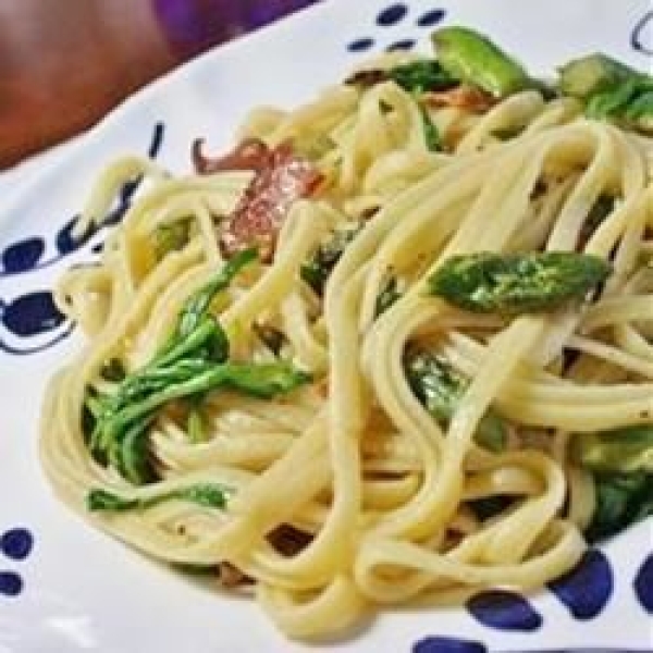 Linguine with Asparagus, Bacon, and Arugula
