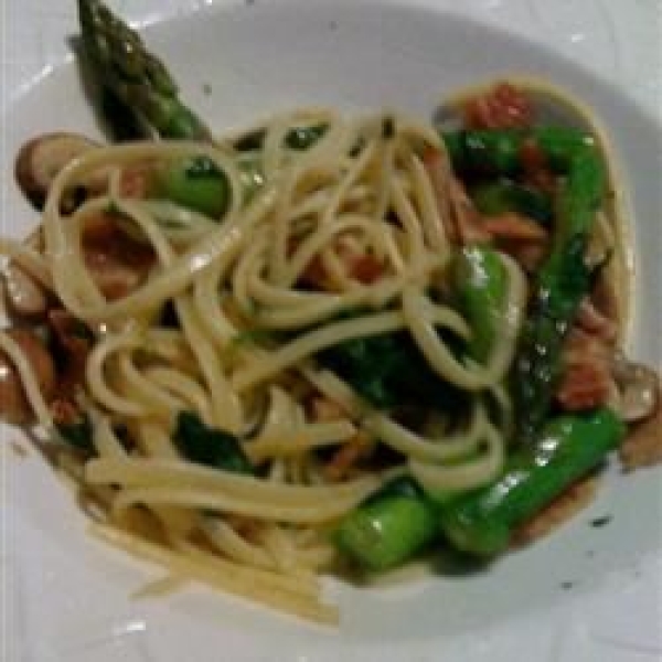 Linguine with Asparagus, Bacon, and Arugula