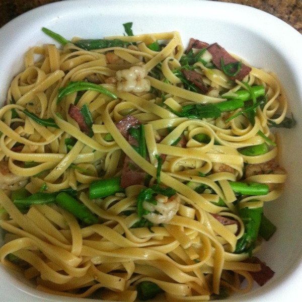 Linguine with Asparagus, Bacon, and Arugula