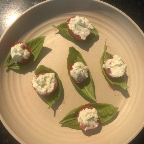Prim's Basil-Wrapped Goat Cheese Balls