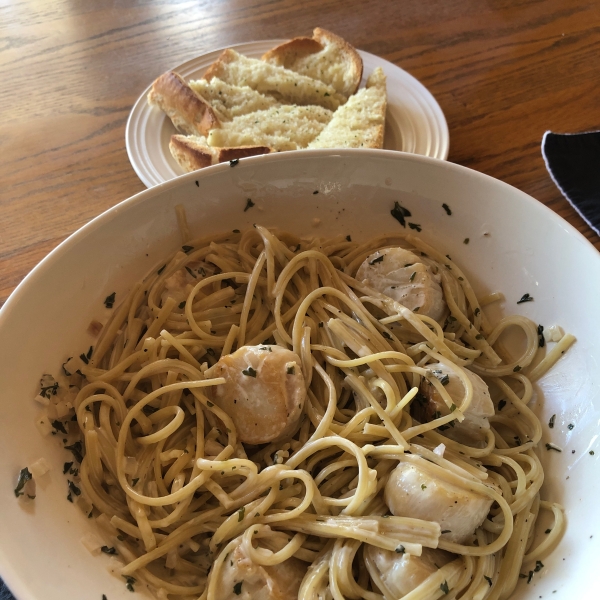 Scallops with White Wine Sauce